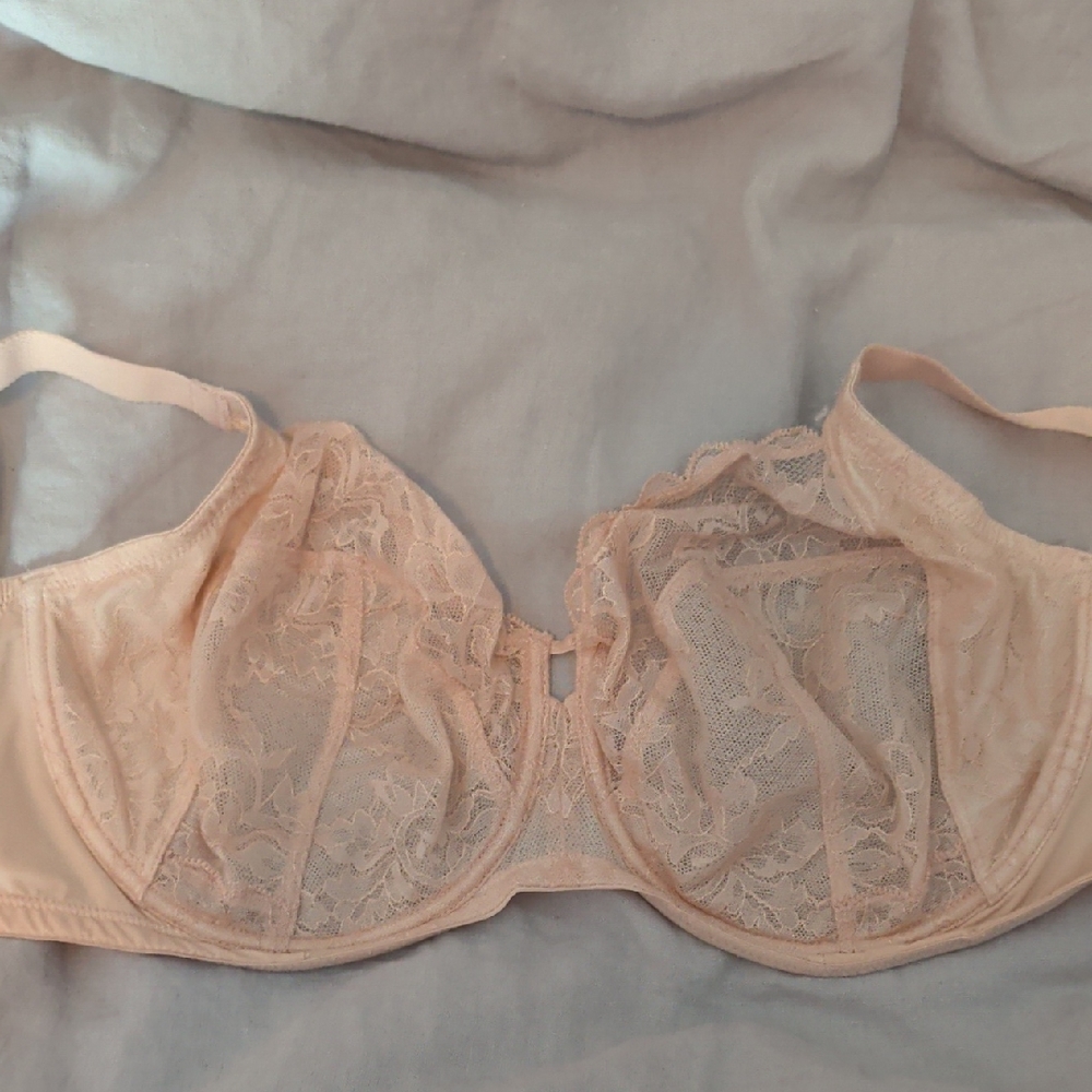 Natori Lace Underwire Bra in Soft Peach
